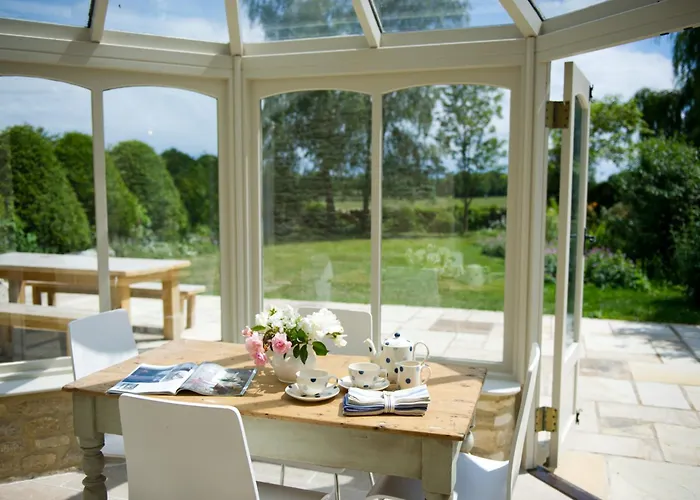 Top Hotels in Lechlade on Thames for a Serene Escape